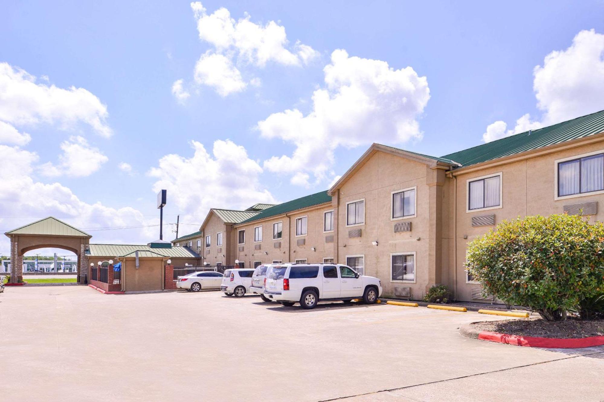 Quality Inn & Suites بومونت المظهر الخارجي الصورة