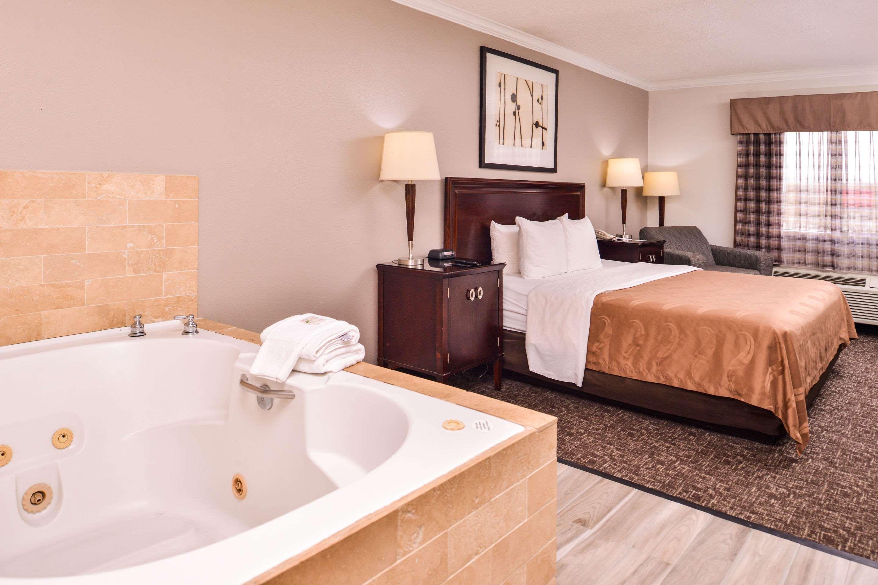 Quality Inn & Suites بومونت المظهر الخارجي الصورة